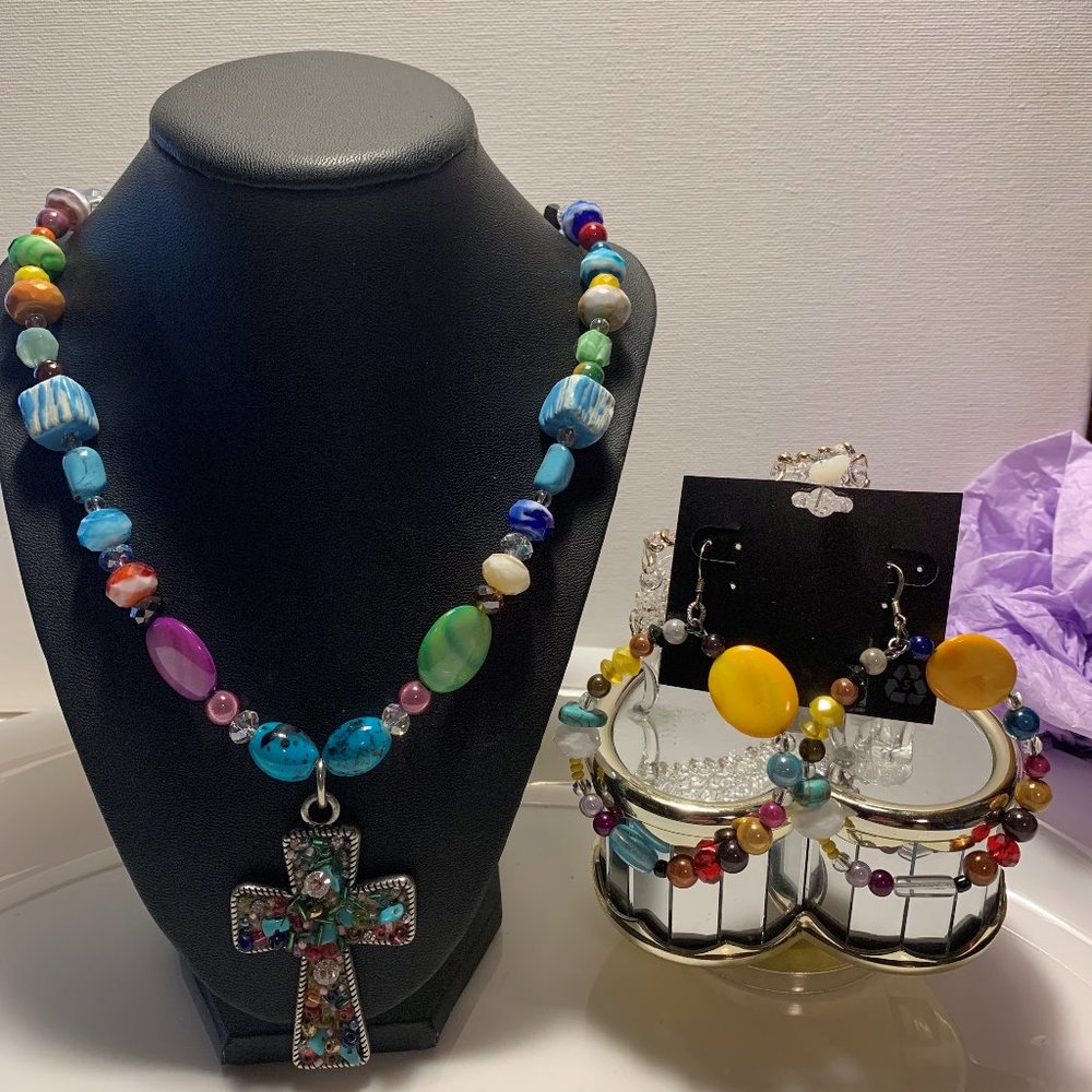 Vibrant Necklace with Earrings